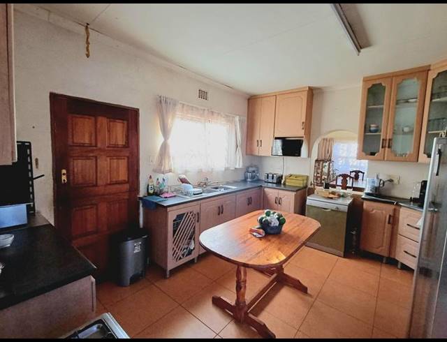 7 BEDROOM HOUSE FOR SALE IN LAUDIUM